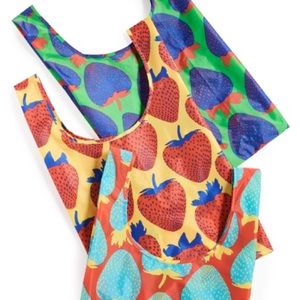 NWT BAGGU Standard Reusable Bag in Electric Strawberry